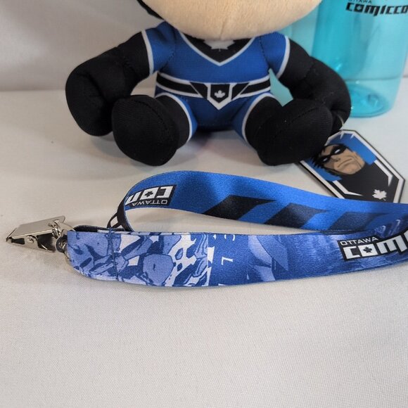 Comic Con Souvenir 3 Lot Ottawa Canada Blue Plush Superhero Water Bottle Lanyard - Picture 4 of 16
